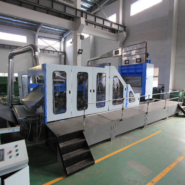 Machine de cardage de plaque en acier intégrée en toison